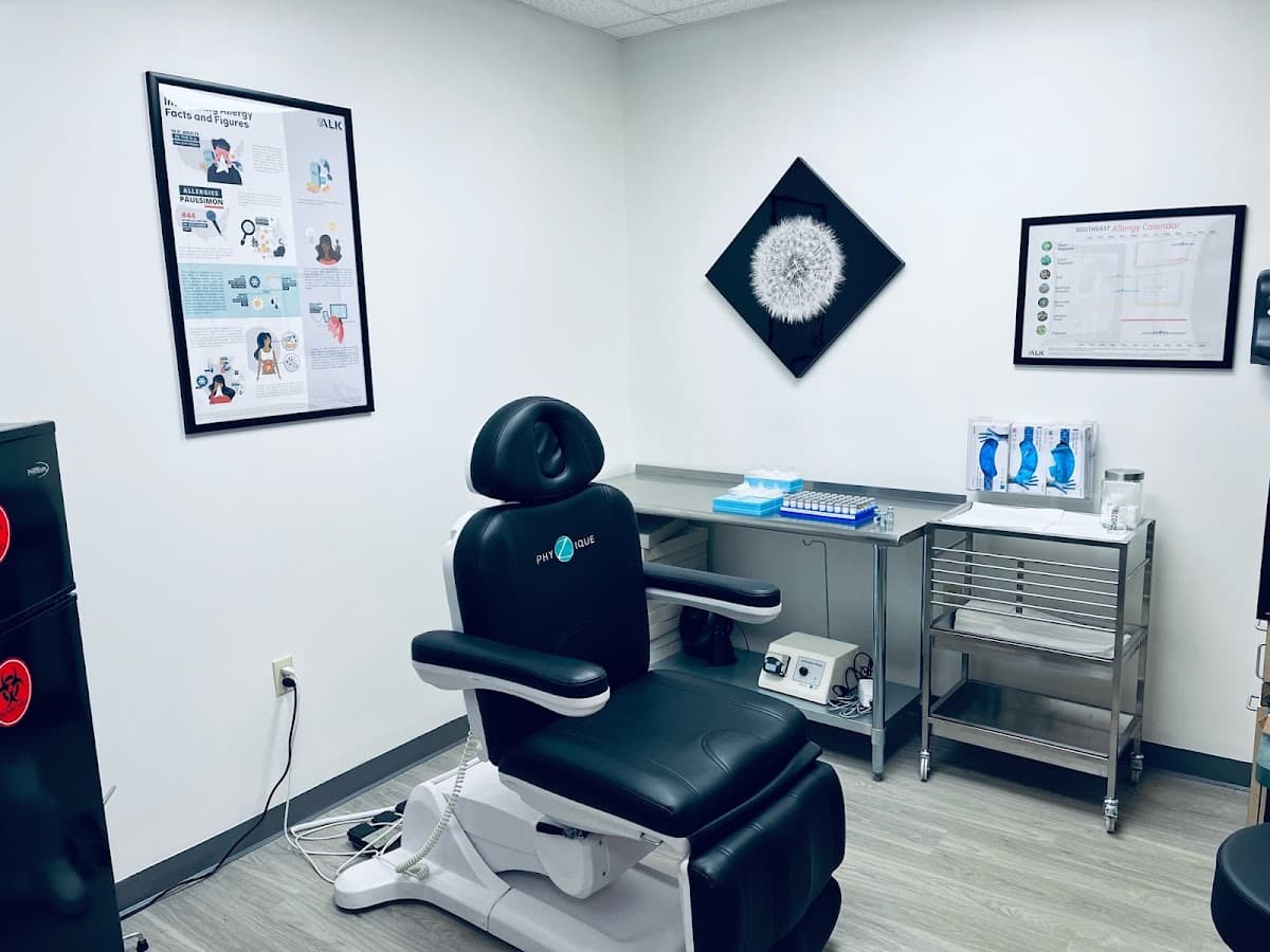 HealthStone Primary Care Physician - Family Doctor Medical Center - Doctor's Office - clinic photo