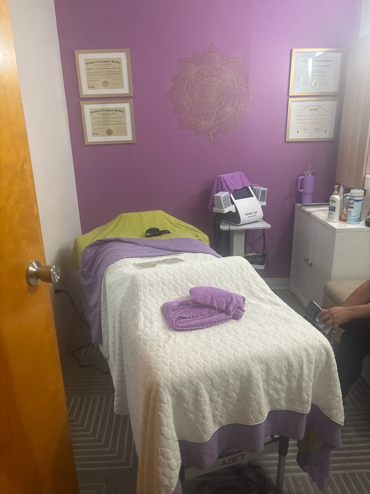 EIR Lymphatic Massage GLP-1s and Peptides - clinic photo